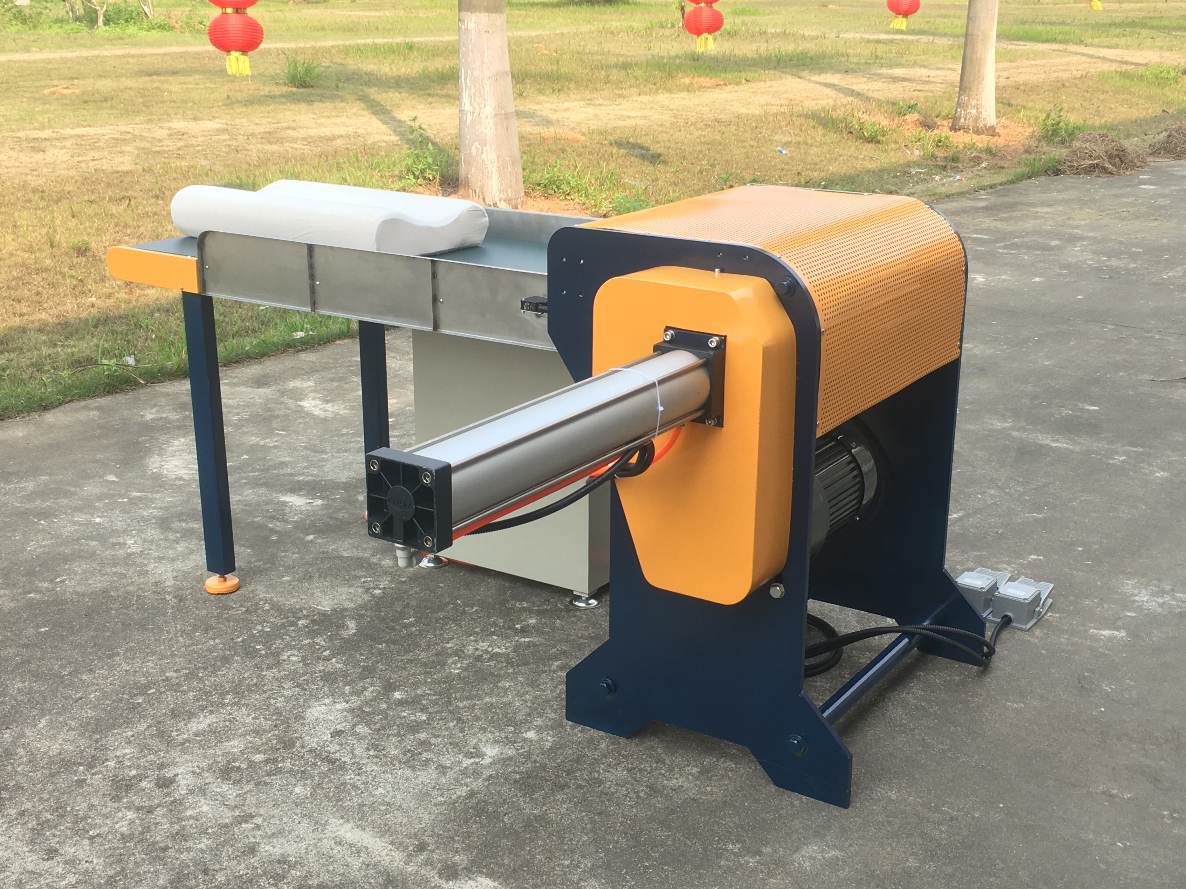 A China fabricou máquina de embalagem automática de rolo de travesseiro para embalar cama em rolo