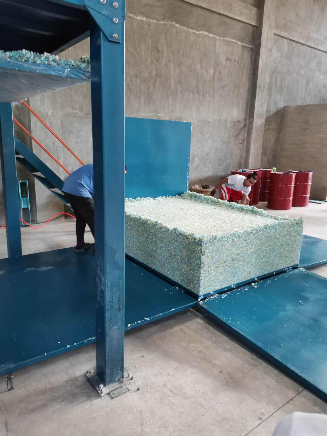 Máquina de recolagem de espuma desperdiçada, mais vendida diretamente da fábrica na China, fabricante de espuma para reciclagem de espuma de segundo uso