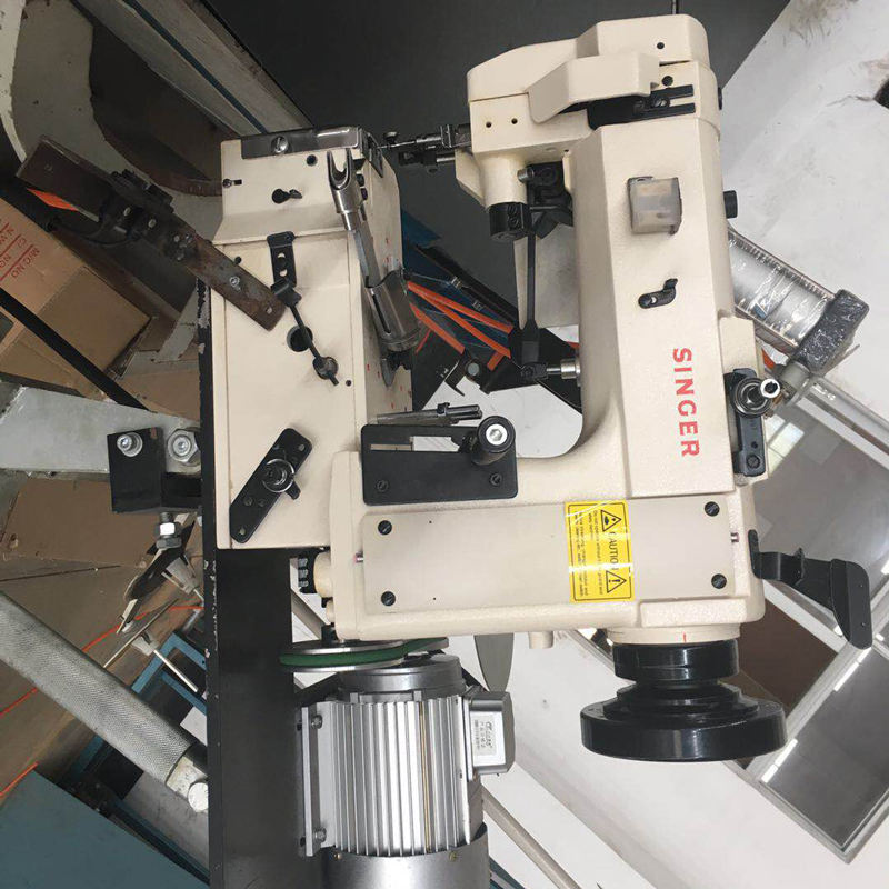 Máquina automática de borda de fita com ponto corrente de cabeça de costura Singer 300 U