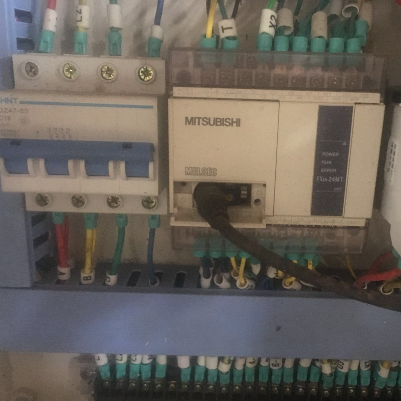 Pulverizador de colagem de máquina de colchão CNC HOTMELT GLUE