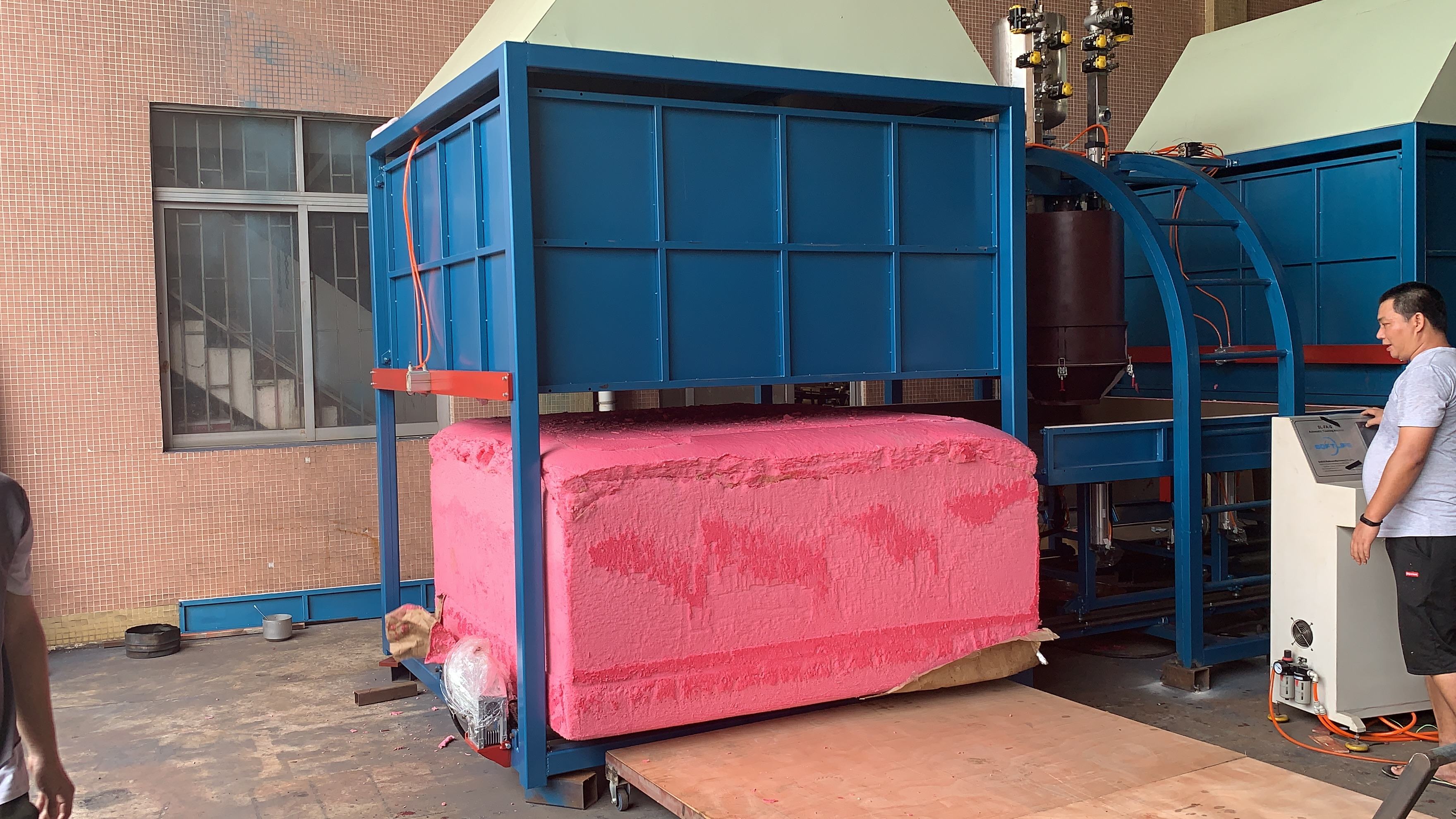 Fabricação Máquina automática de formação de espuma de moldes duplos contínuos Linha de produção contínua de espuma