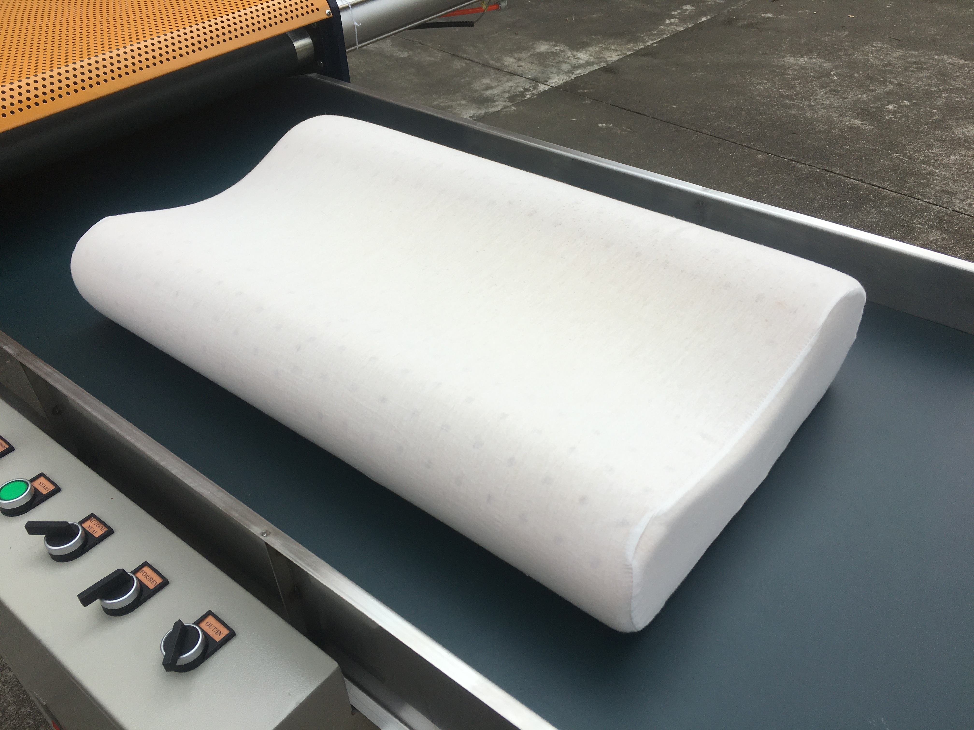 2020 novos produtos máquina de embalagem de rolo de travesseiro de espuma de látex almofada colcha tecido pacote máquinas