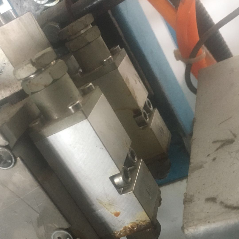 Pulverizador de colagem de máquina de colchão CNC HOTMELT GLUE