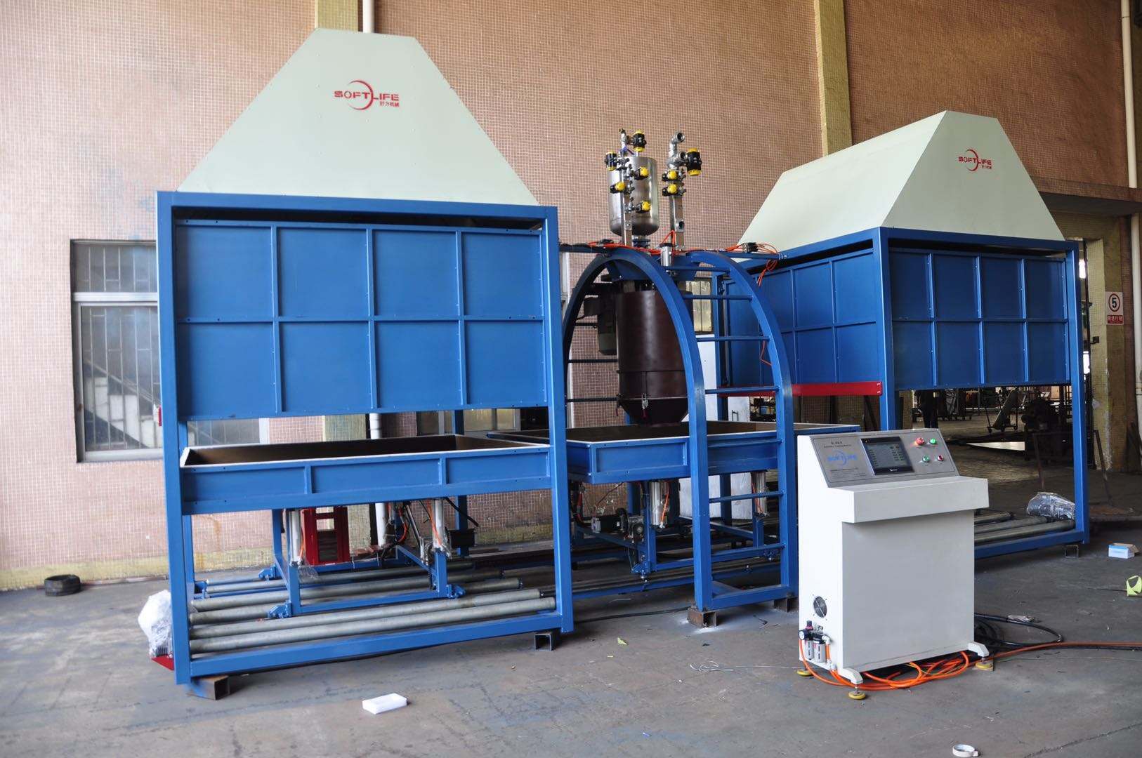 Fabricação Máquina automática de formação de espuma de moldes duplos contínuos Linha de produção contínua de espuma
