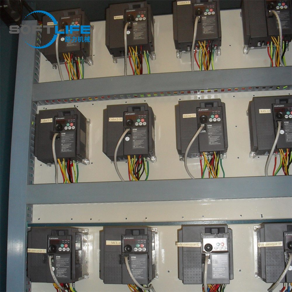 MÁQUINA DE ESPUMA CONTÍNUA CNC